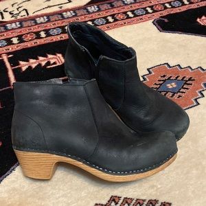 Dansko Maria clog boot size 38, black.